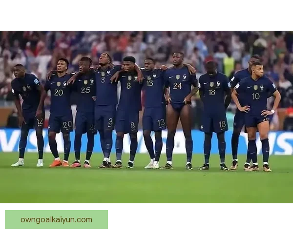 德尚风格分析：法国主教练在战术布置和球员管理上的表现稳定，值得关注。